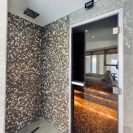 Luxury 1 Bed In Trilogy, Seafront *