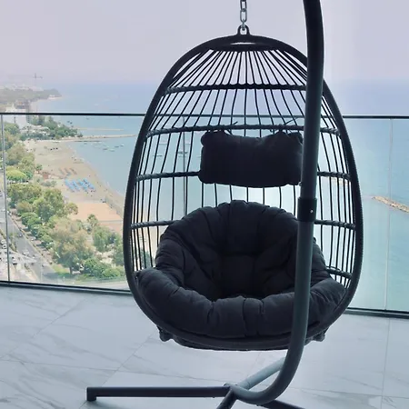 Luxury 1 Bed In Trilogy, Seafront