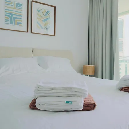 Luxury 1 Bed In Trilogy, Seafront