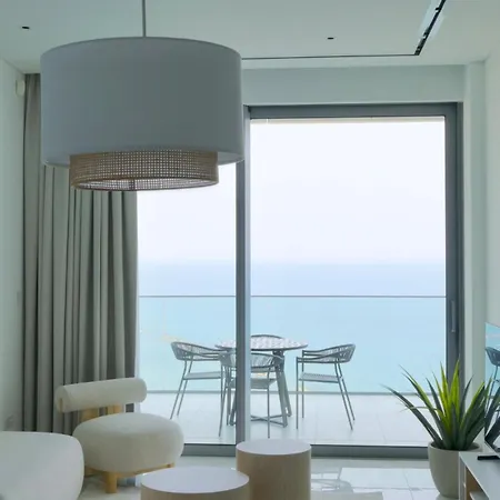 Luxury 1 Bed In Trilogy, Seafront Daire Limasol