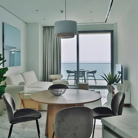 Luxury 1 Bed In Trilogy, Seafront Daire Limasol