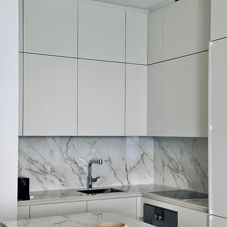 Luxury 1 Bed In Trilogy, Seafront *