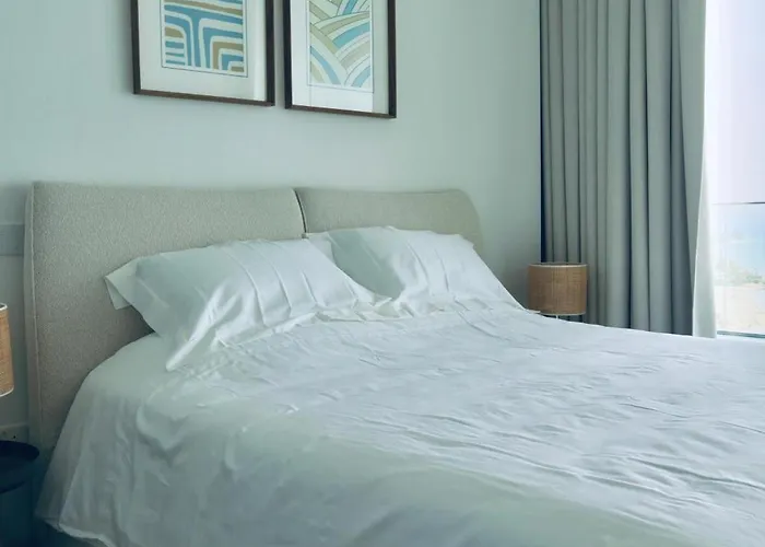 Luxury 1 Bed In Trilogy, Seafront