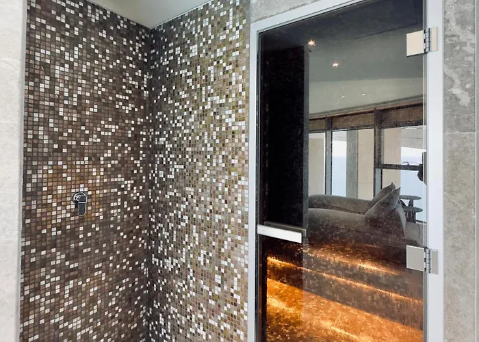 Luxury 1 Bed In Trilogy, Seafront *