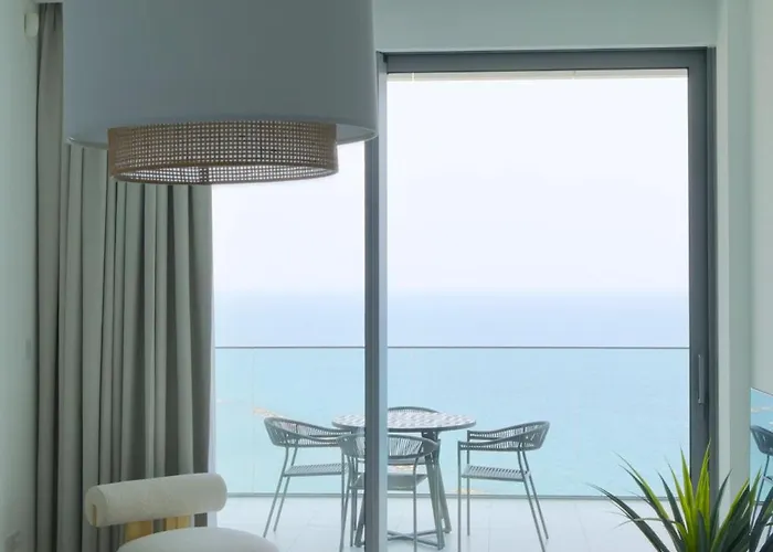 Luxury 1 Bed In Trilogy, Seafront *