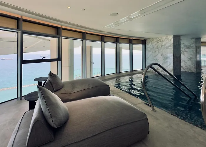 Luxury 1 Bed In Trilogy, Seafront