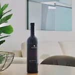Luxury 1 Bed In Trilogy, Seafront リゾート