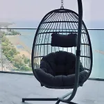 Luxury 1 Bed In Trilogy, Seafront
