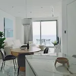 Luxury 1 Bed In Trilogy, Seafront リゾート *