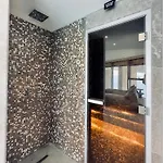 Luxury 1 Bed In Trilogy, Seafront *