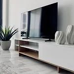 Luxury 1 Bed In Trilogy, Seafront リマソール