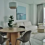 Luxury 1 Bed In Trilogy, Seafront