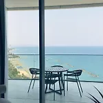 Luxury 1 Bed In Trilogy, Seafront リゾート