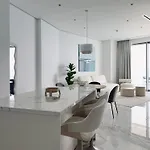 Luxury 1 Bed In Trilogy, Seafront リゾート *