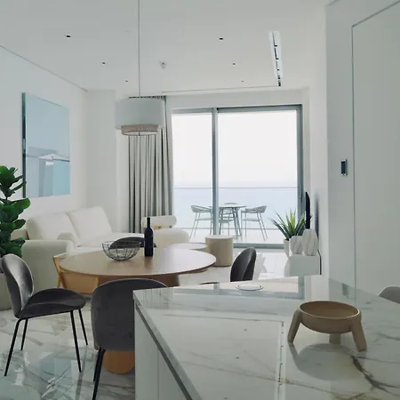 Luxury 1 Bed In Trilogy, Seafront 度假村 *