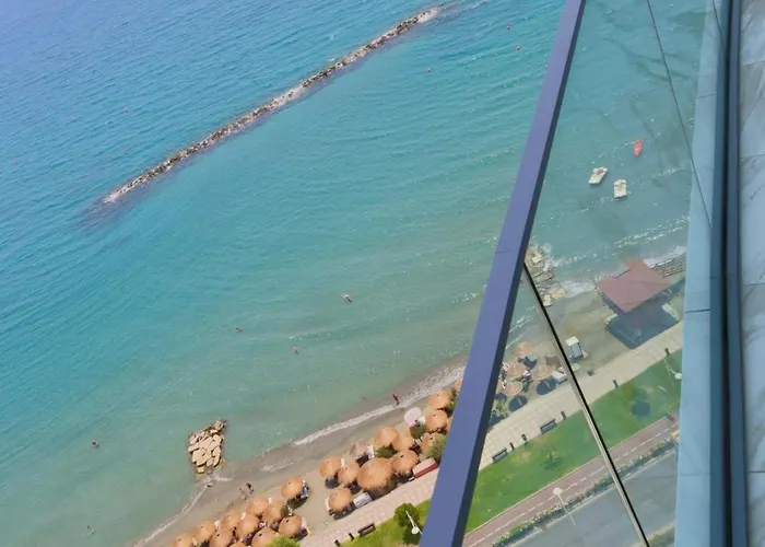 Luxury 1 Bed In Trilogy, Seafront