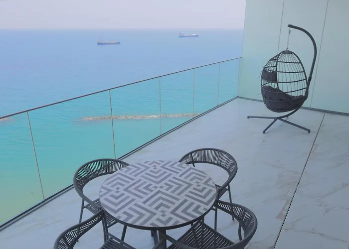 Rezort Luxury 1 Bed In Trilogy, Seafront Lemesos